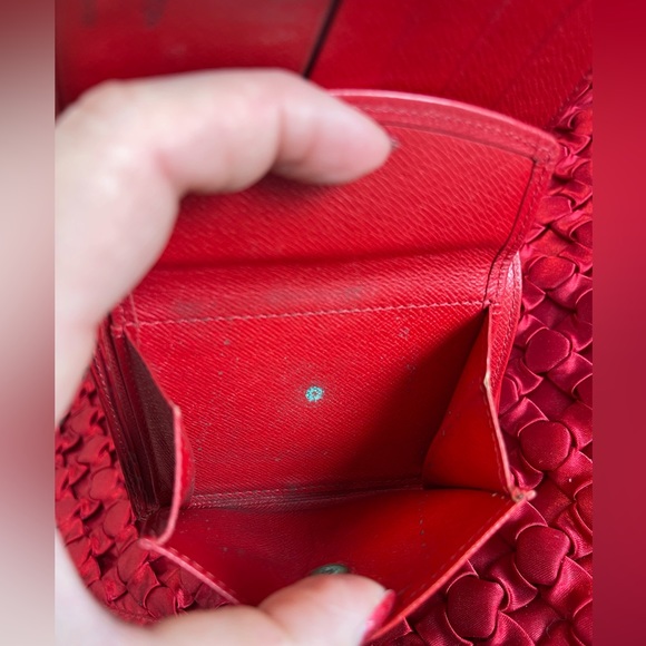 Authentic LOUIS VUITTON Red Epi bifold wallet - Picture 9 of 15